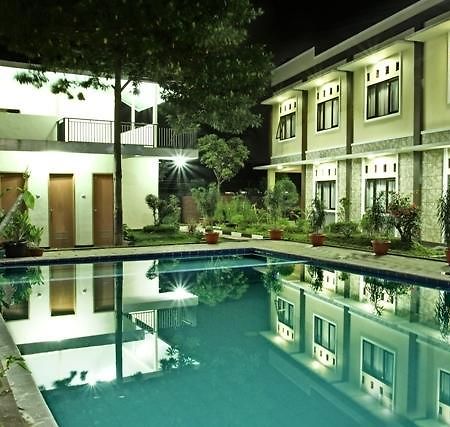 Gumilang Hotel Bogor Exterior photo