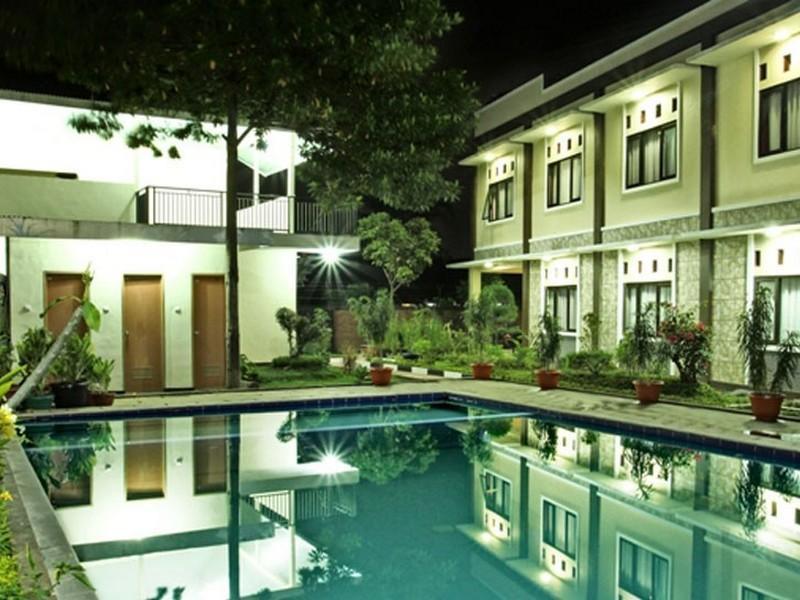 Gumilang Hotel Bogor Exterior photo