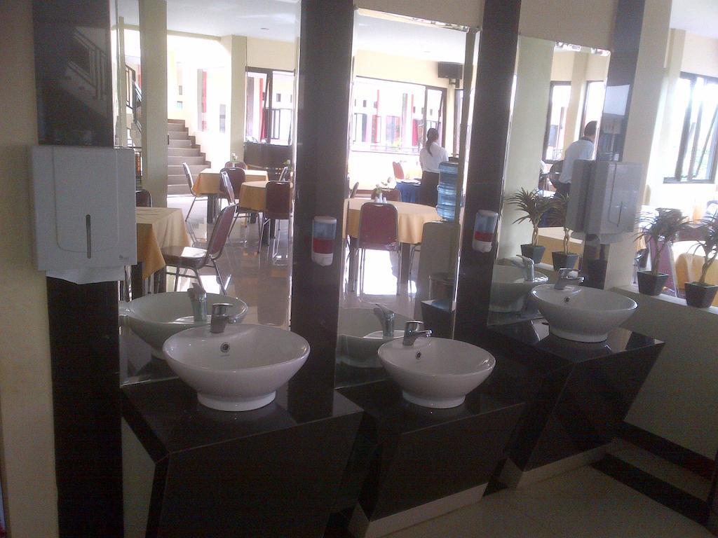 Gumilang Hotel Bogor Exterior photo