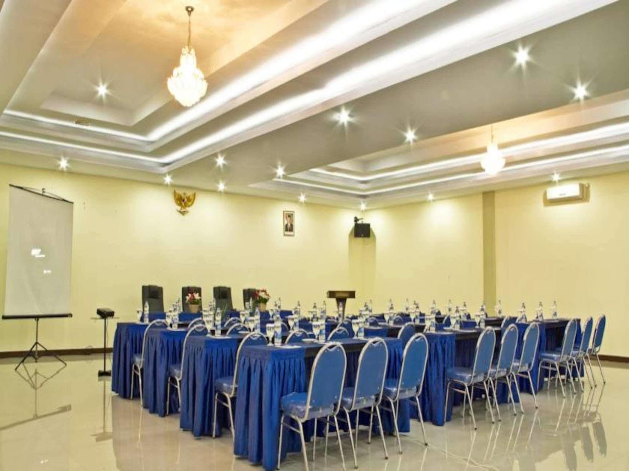 Gumilang Hotel Bogor Exterior photo